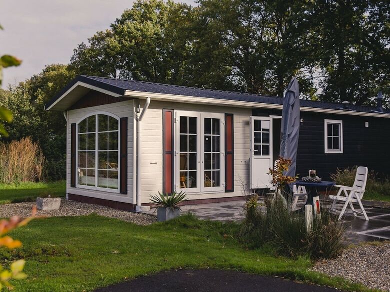 Comfy Chalet With A Dishwasher, Directly On A Pond