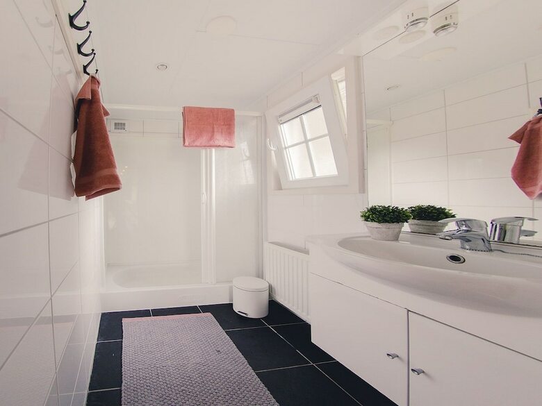 Comfy Chalet With A Dishwasher, Directly On A Pond