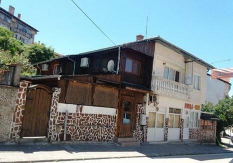 Hostal Ini Guest House