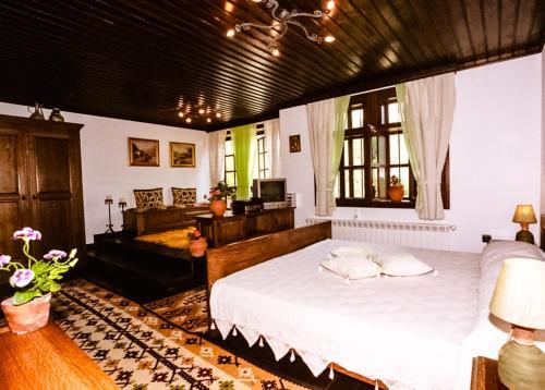 Sharlopova Guest House
