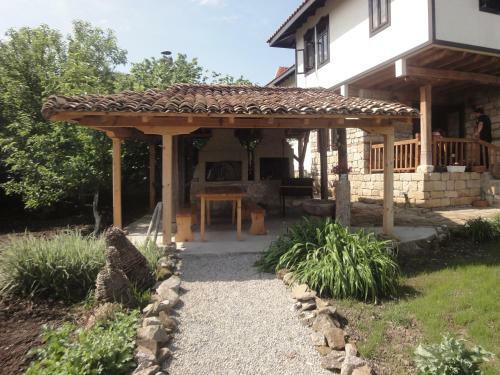 Hostal Mutafova Guest House