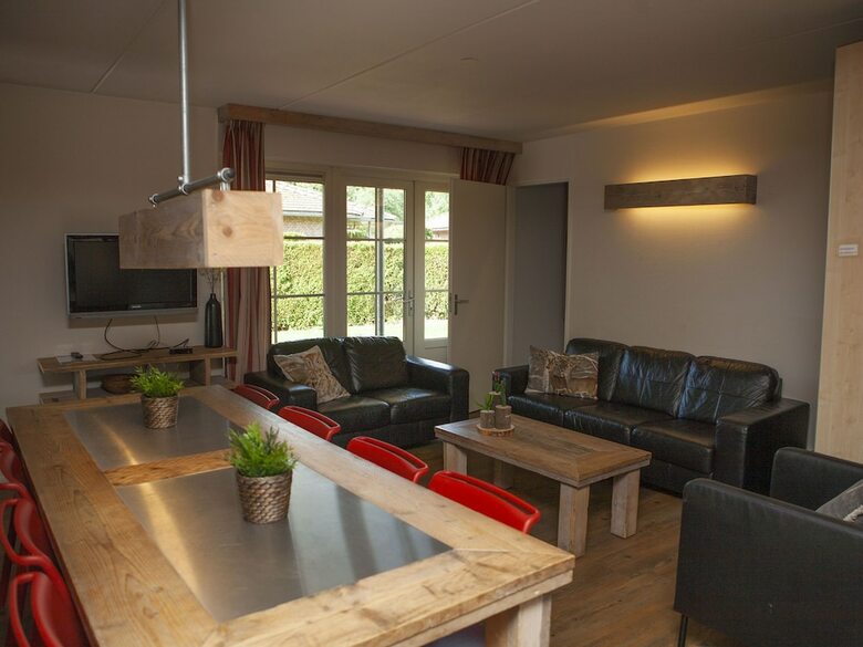 Combined Bungalow With Decorative Fireplace Near The Veluwe