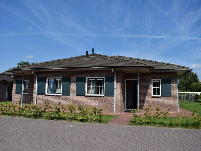 Combined Bungalow With Decorative Fireplace Near The Veluwe