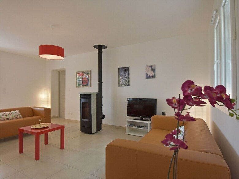 Villa With Guest House, 2 Swimming Pools, And Wide View