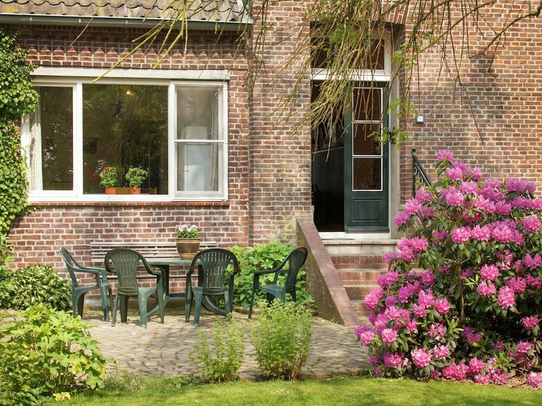 Spacious Mansion In Swolgen With Garden
