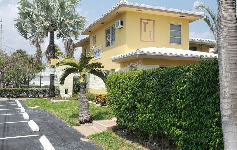Motel Tropic Isle Beach Resort