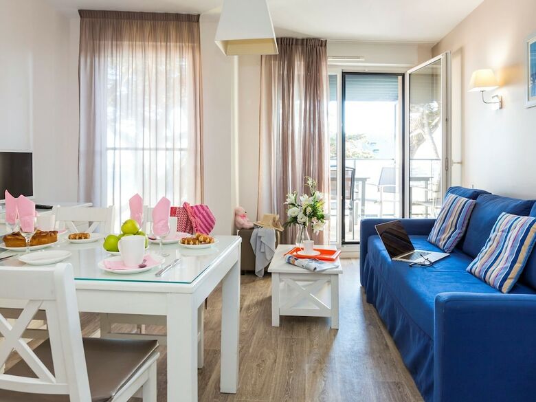 Comfortable Apartment With A Balcony Near The Beach