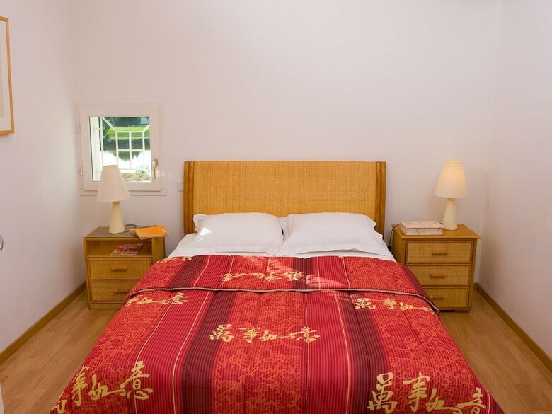 Charming Apartment With Dishwasher Located At A Golf Course