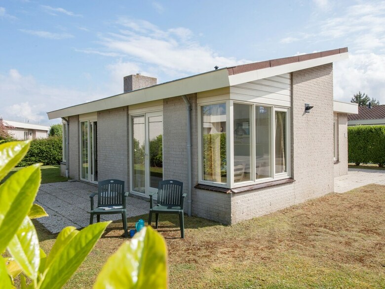 Detached Single-storey Bungalow, Sea Within Walking Distance