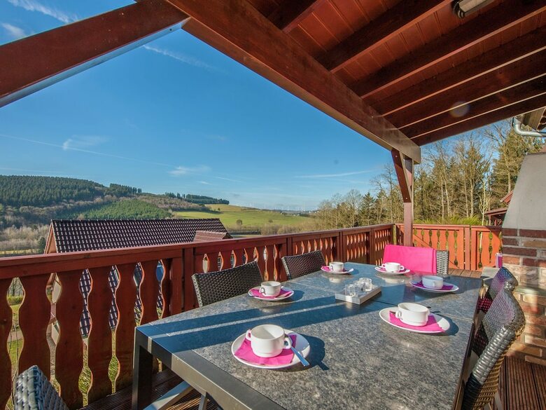 Villa With Whirlpool, Solarium And Fireplace By A Reservoir