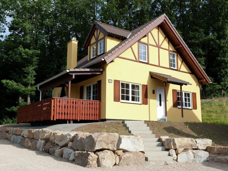 Villa With Whirlpool, Solarium And Fireplace By A Reservoir
