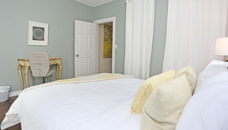 Quickstay - Modern Victorian Annex Home With Free Parking (Bathurst & Bloor)