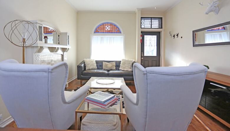 Quickstay - Modern Victorian Annex Home With Free Parking (Bathurst & Bloor)