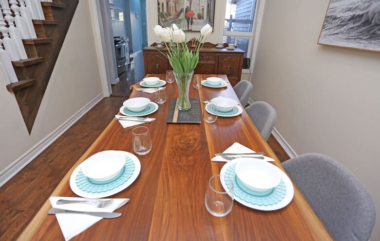 Quickstay - Modern Victorian Annex Home With Free Parking (Bathurst & Bloor)