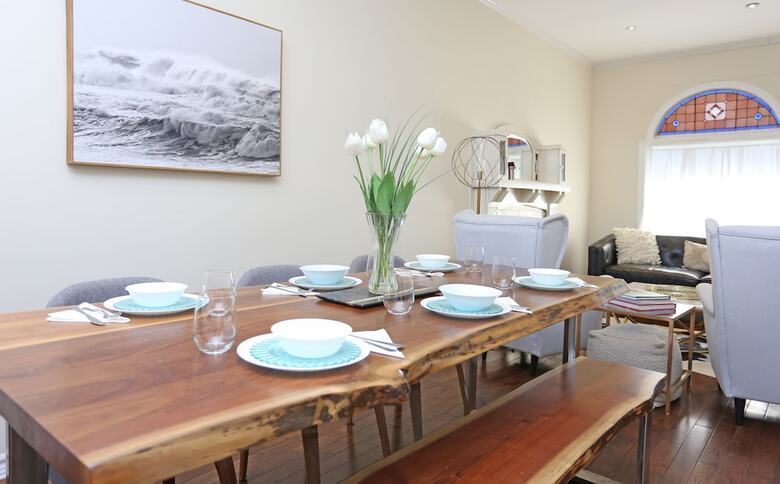Quickstay - Modern Victorian Annex Home With Free Parking (Bathurst & Bloor)