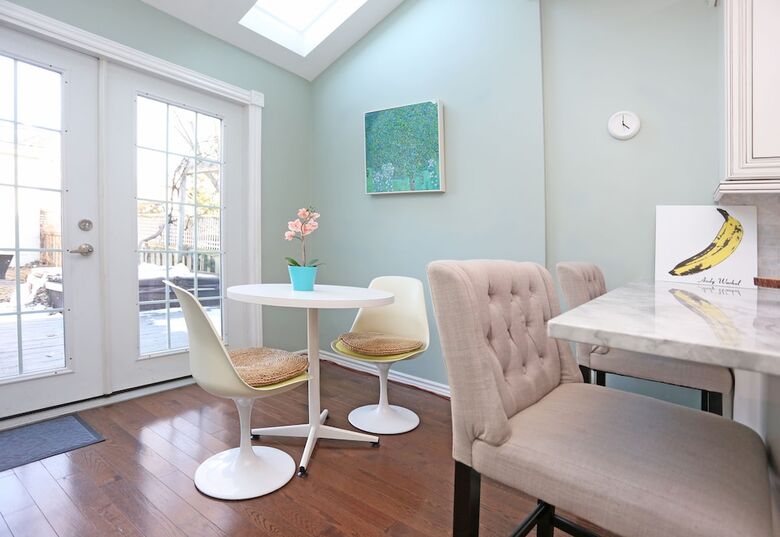 Quickstay - Modern Victorian Annex Home With Free Parking (Bathurst & Bloor)