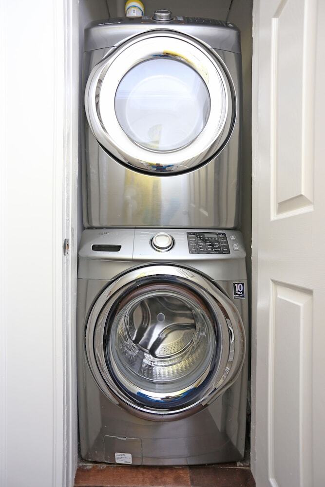 Quickstay - Modern Victorian Annex Home With Free Parking (Bathurst & Bloor)