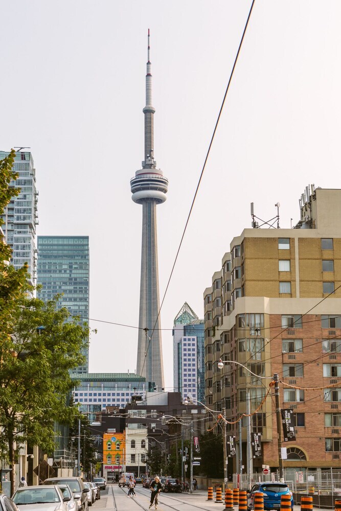 Quickstay - Modern Victorian Annex Home With Free Parking (Bathurst & Bloor)