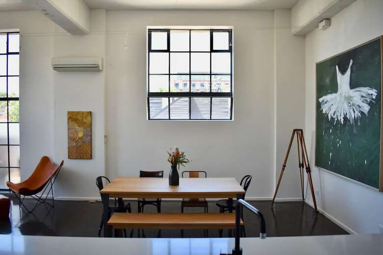 Hostal Stylish Warehouse Conversion In The Heart Of Fitzroy