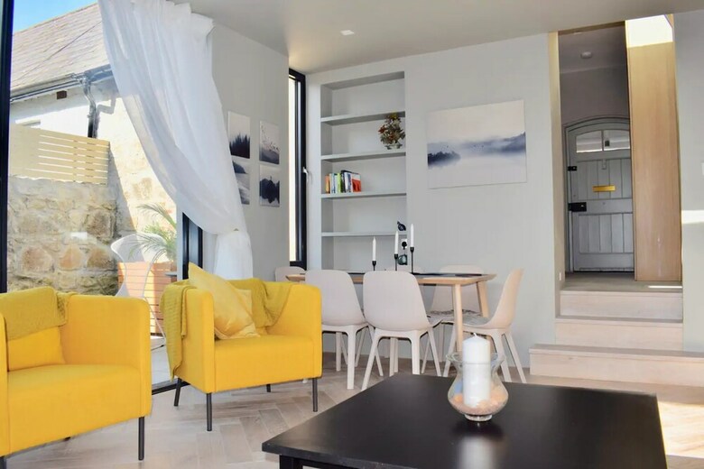 Serene And Modern 2 Bedroom Cottage