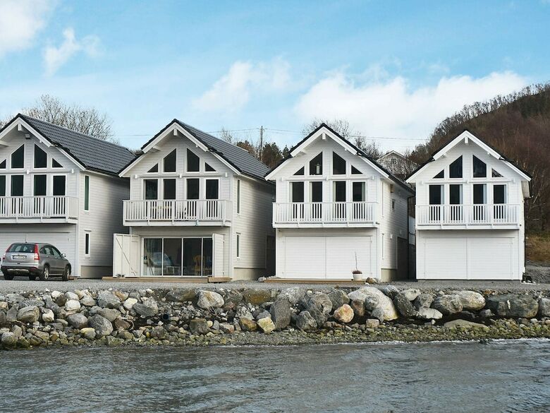 10 Person Holiday Home In Brattv�g
