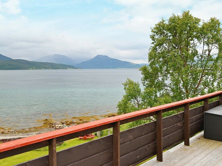 6 Person Holiday Home In Hamnvik