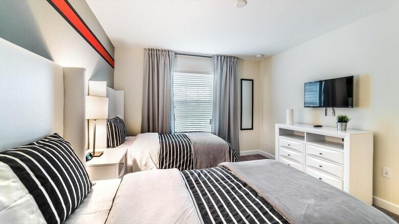 Villa 3141 Pequod Place