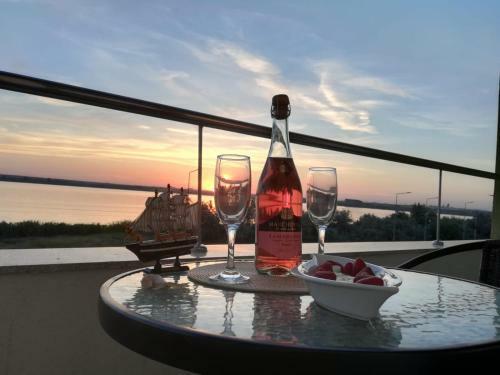 Aristocracy Summerland Apartment