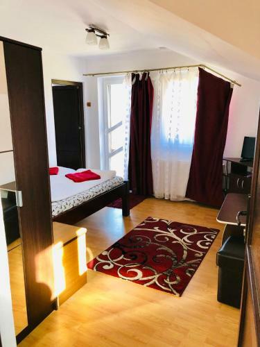Hostal Pensiunea White House