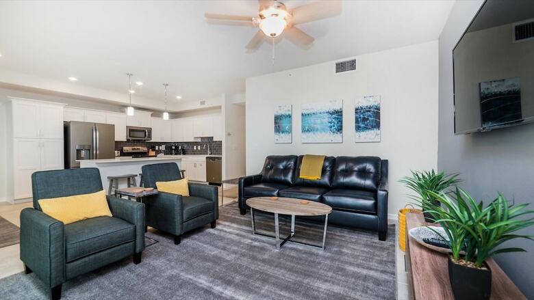 Apartamento 4751 Clock Tower Drive 303