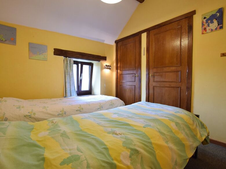 Rustic Holiday Home In Septon With Private Garden