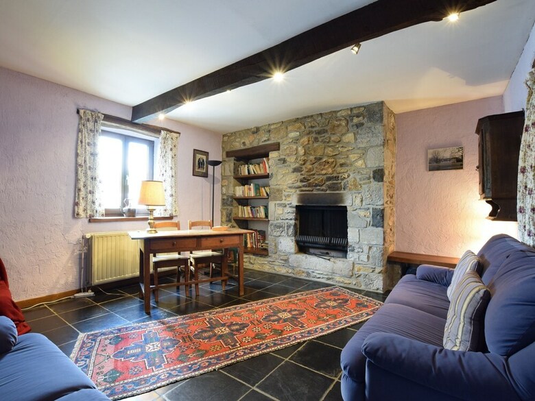 Rustic Holiday Home In Septon With Private Garden