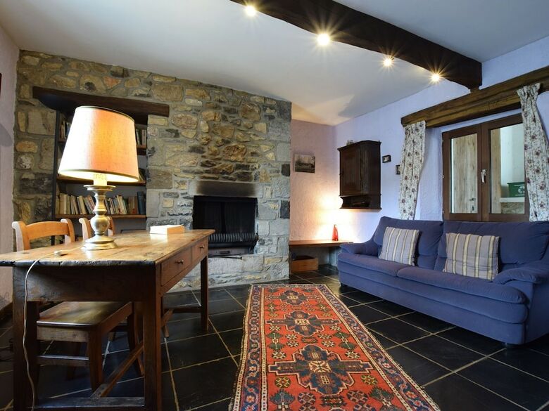 Rustic Holiday Home In Septon With Private Garden