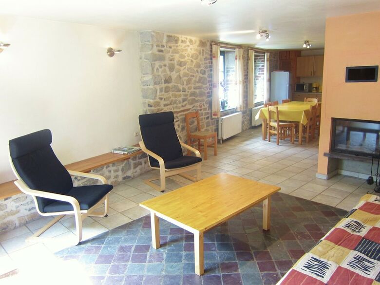 Lively Holiday Home In Viroinvlal With Garden