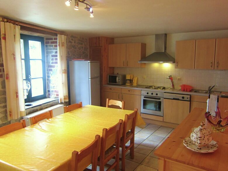 Lively Holiday Home In Viroinvlal With Garden