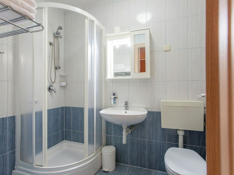 Apartment With Sea View And Ac, 12km From Sibenik