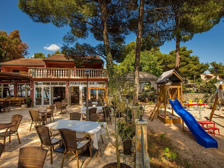 Apartment With Sea View And Ac, 12km From Sibenik