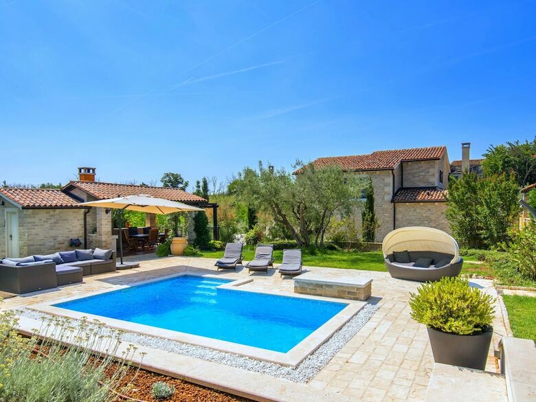 Lush Villa In Baderna With Artistic Interiors & Pool