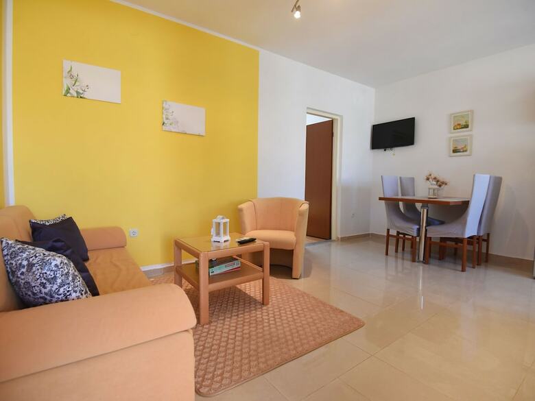 Charming Apartment In Maslenica With Balcony