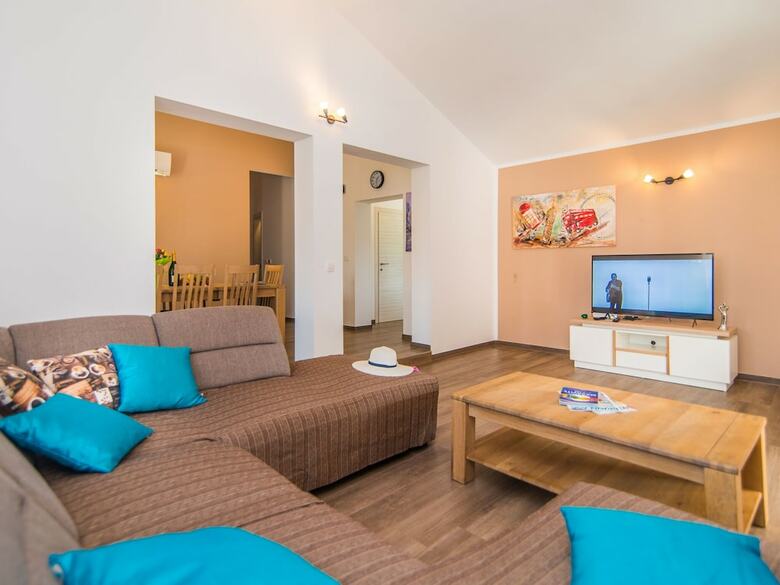 Stylish Villa In Li?njan With Swimming Pool