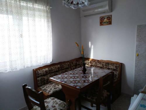 Cozy Apartment In Vinisce With Jetty