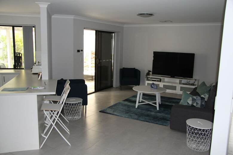 Warnbro Beach Family Accommodation