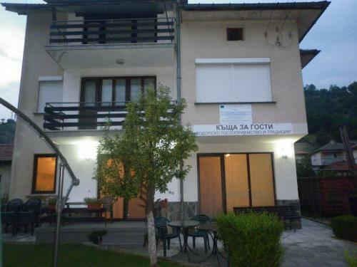 Hostal Borani Guest House