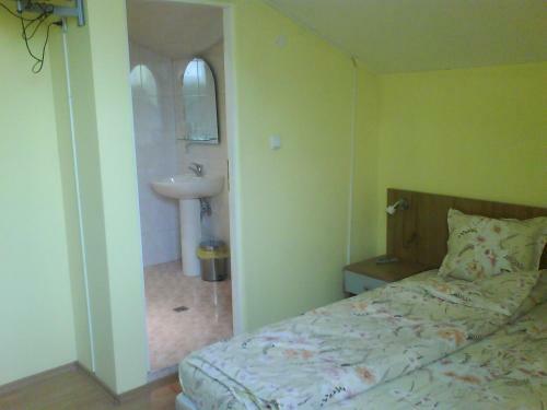 Hostal Aleks Guest House