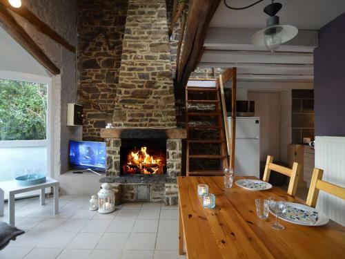 Lodge Holiday Home Tout Petit Gite Laval Ferrieres