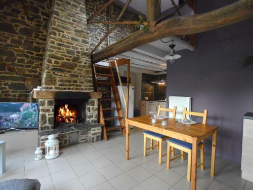 Lodge Holiday Home Tout Petit Gite Laval Ferrieres