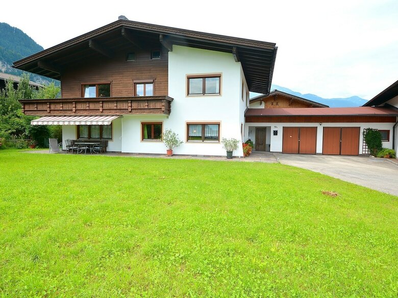 Contemporary Hillside Holiday Home In Schlitters