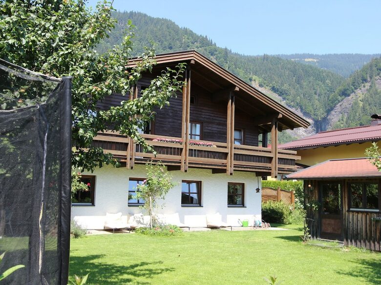 Quaint Mansion With Sauna In Goldegg