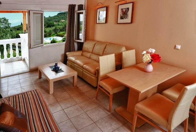 Hotel Rebecca's Village