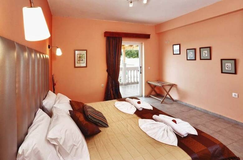 Hotel Rebecca's Village